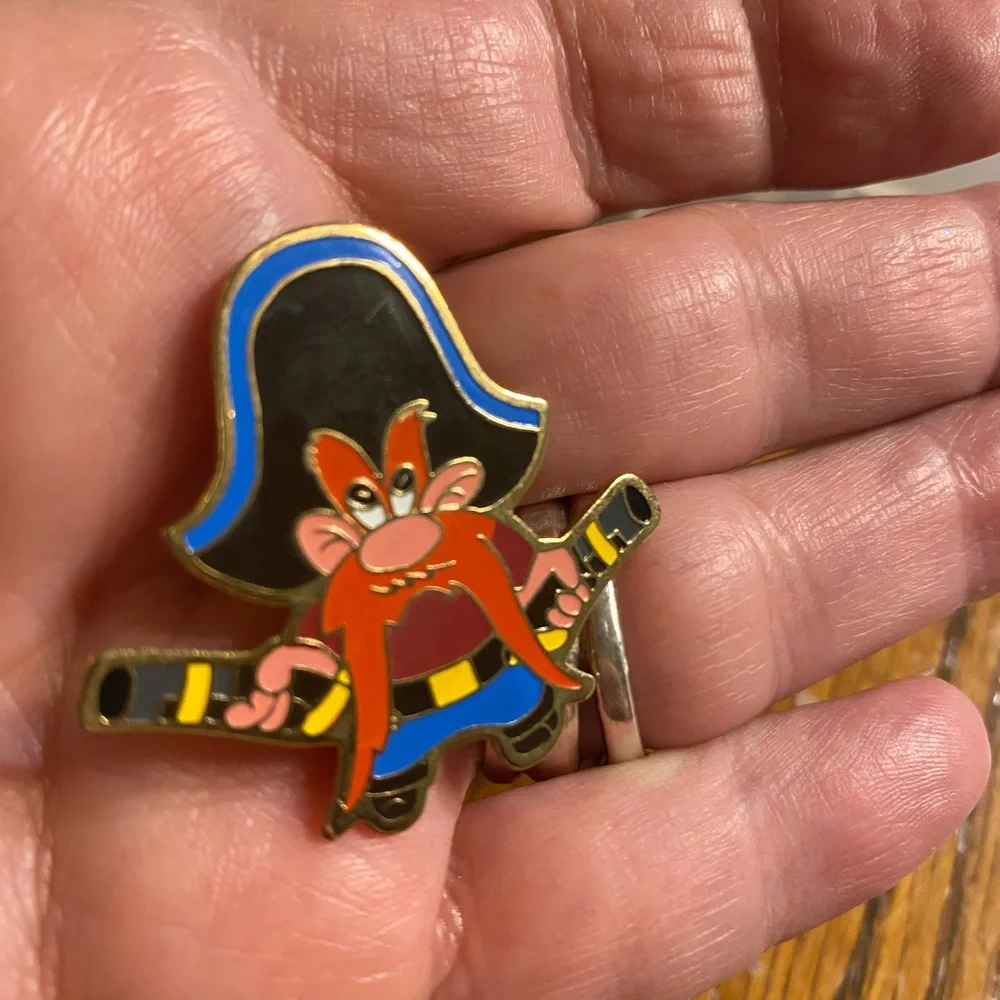 Vintage 1979 Warner Yosemite Sam Pin Collectable